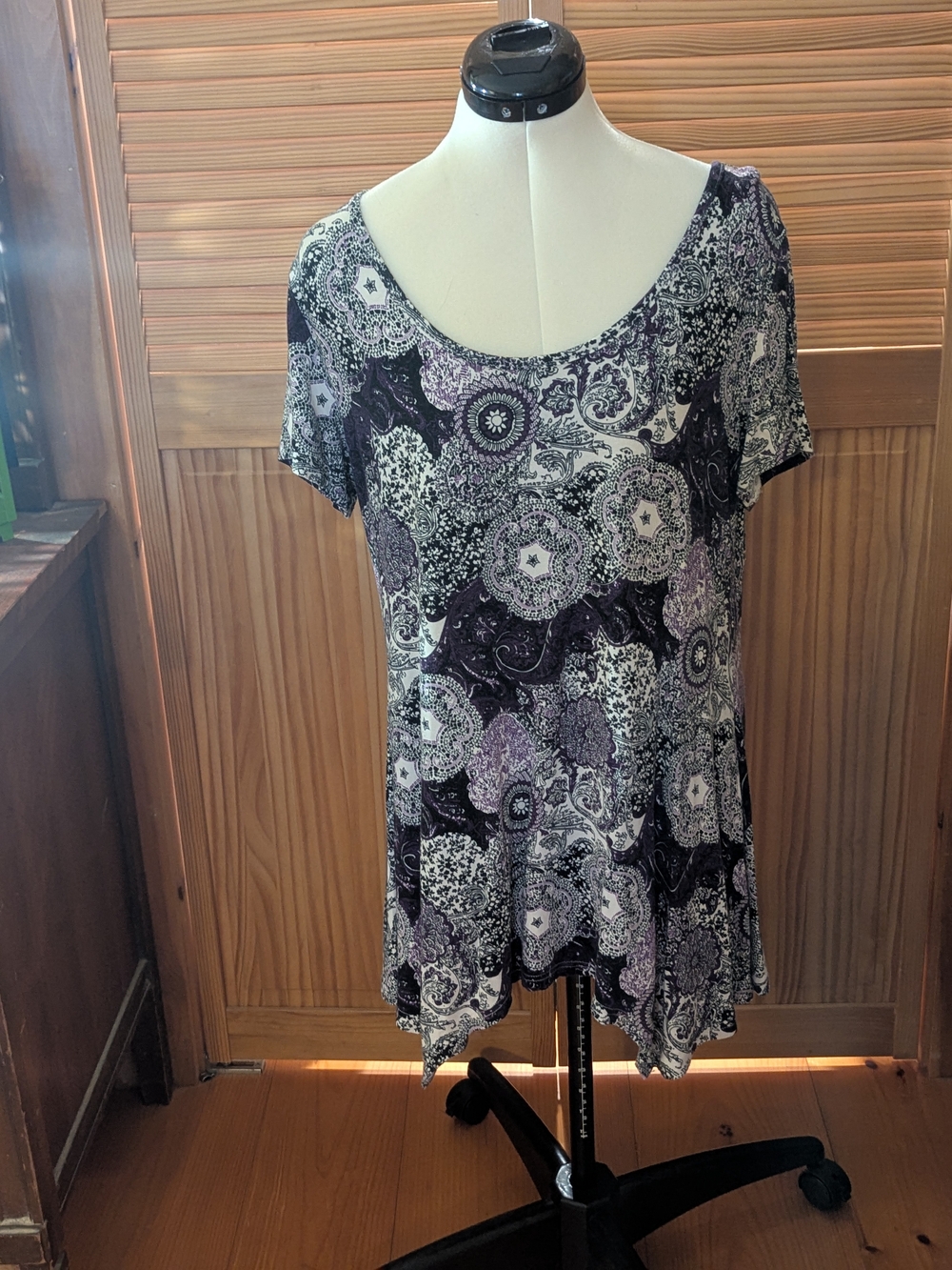Ladies' Scoop Neck Short Sleeve Floral Paisley Top - Purple, Black & White